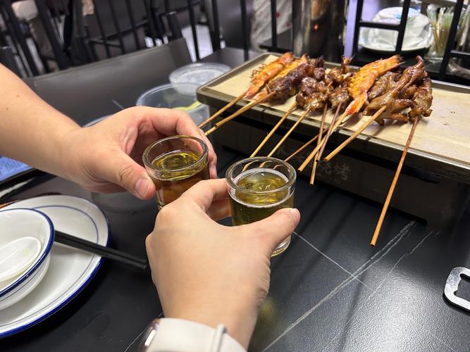 夜里朋友聚餐打游戏,吃点什么比较好?